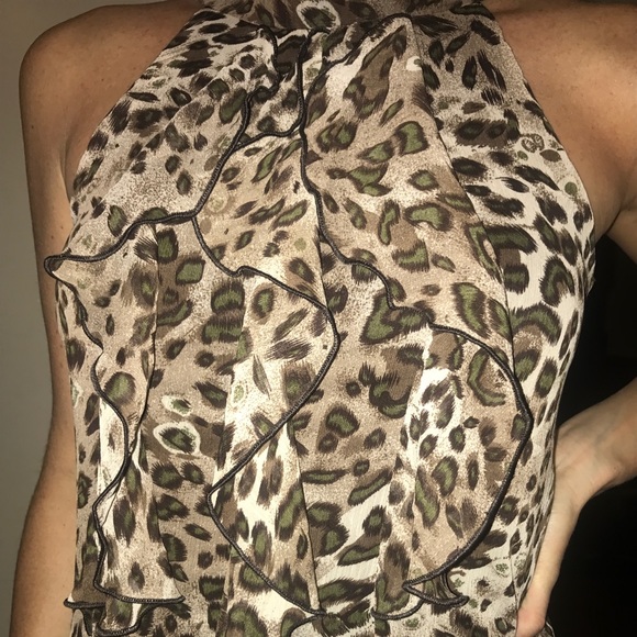 B. WEAR LEOPARD RUFFLED TIE NECK SLEEVELESS TOP - Picture 4 of 5